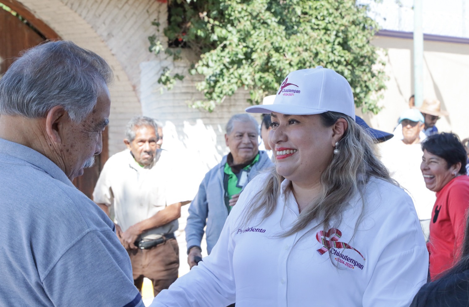 Blanca Angulo entrega tres calles más en comunidades de Chiautempan